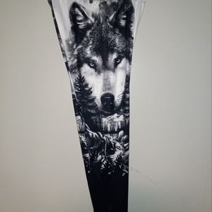 Women's Leggings with Wolf Head Print.. XXL.. Black &White..Non-smoker Home